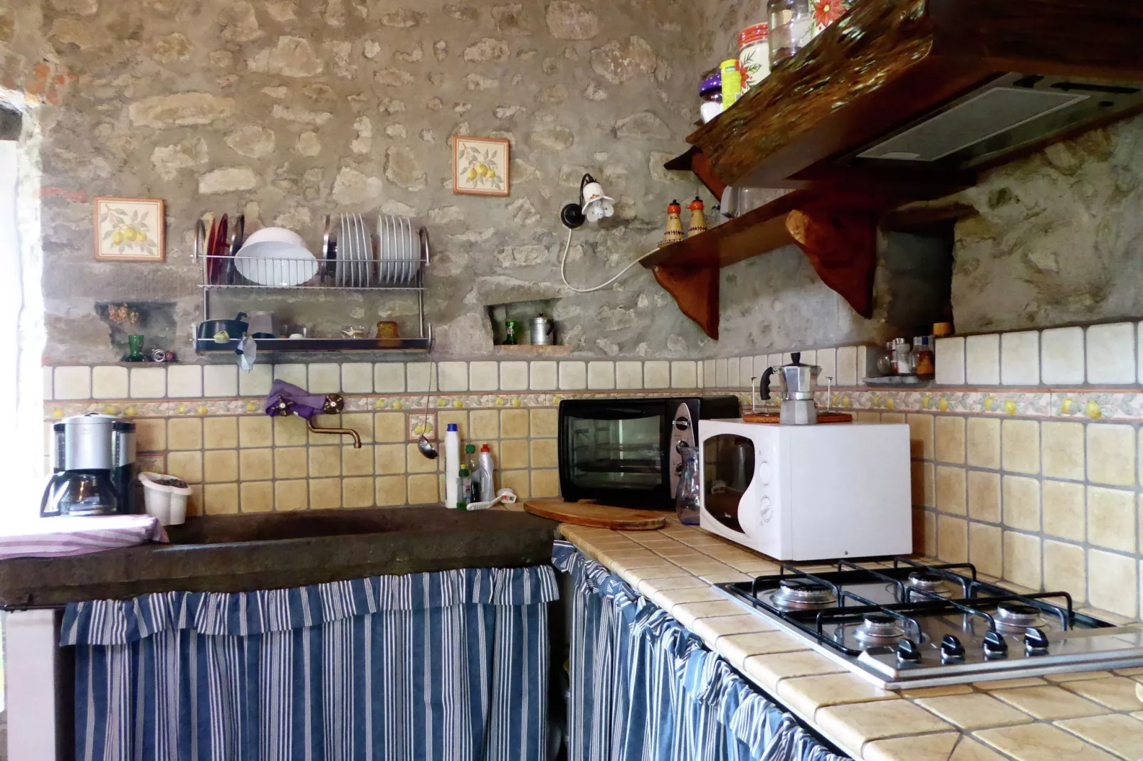 Val Di Lima Romantica-Kitchen