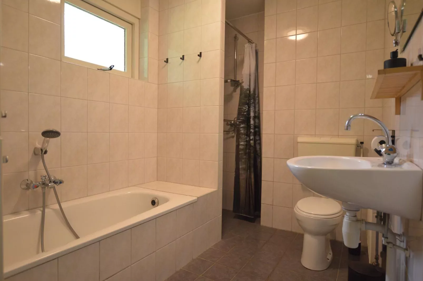 Buitenplaats Berg en Bos nummer 43-Bathroom