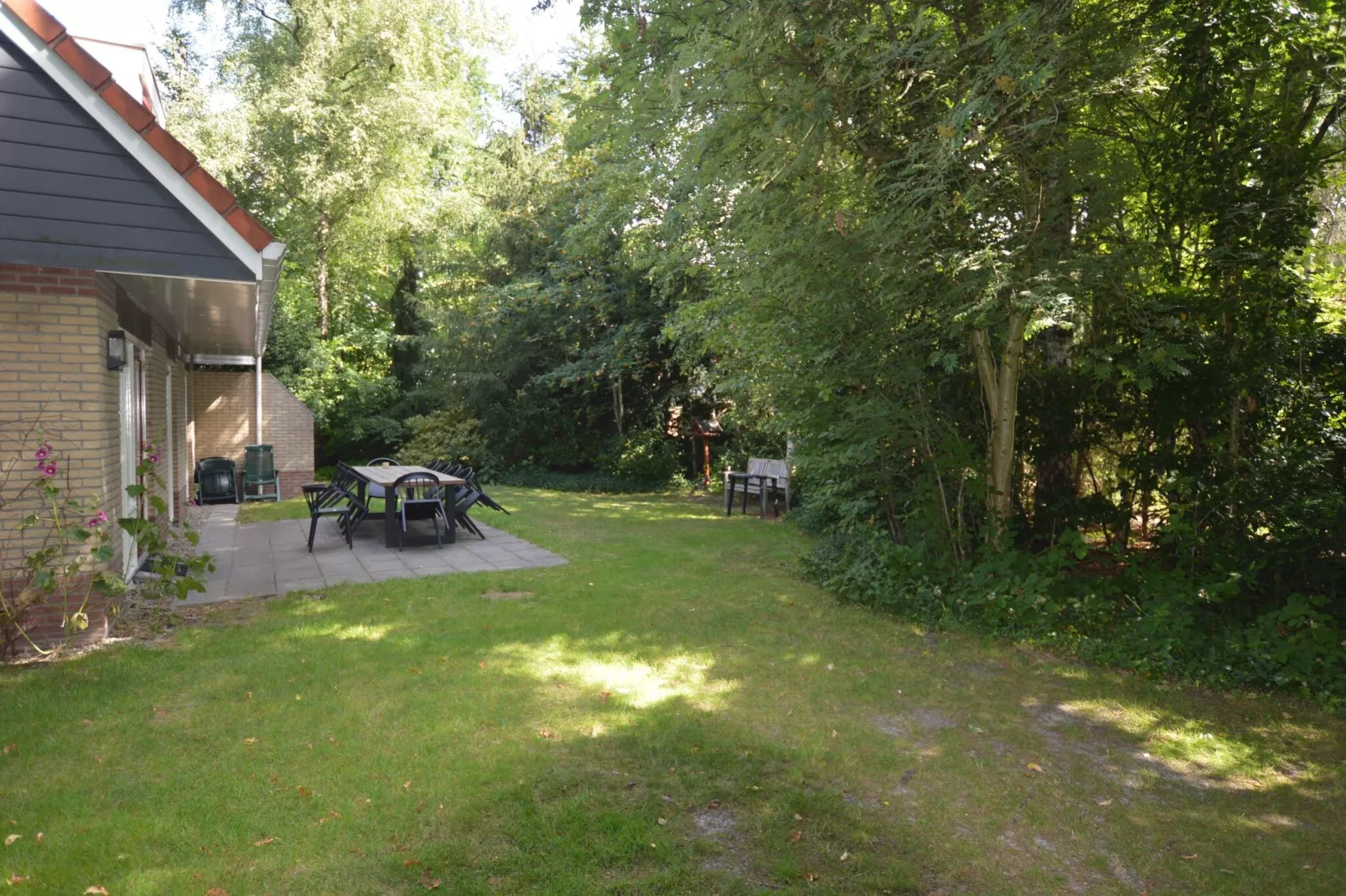Buitenplaats Berg en Bos nummer 43-Gardens summer