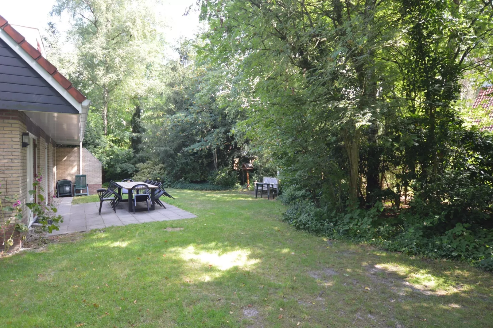 Buitenplaats Berg en Bos nummer 43-Gardens summer