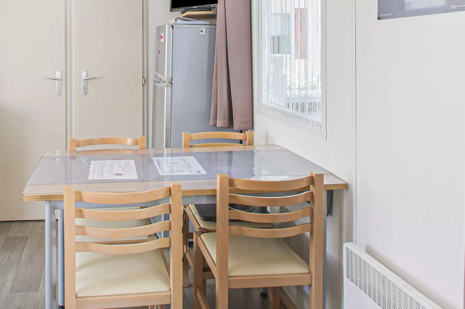Mobil-home 4 pax-Dining room