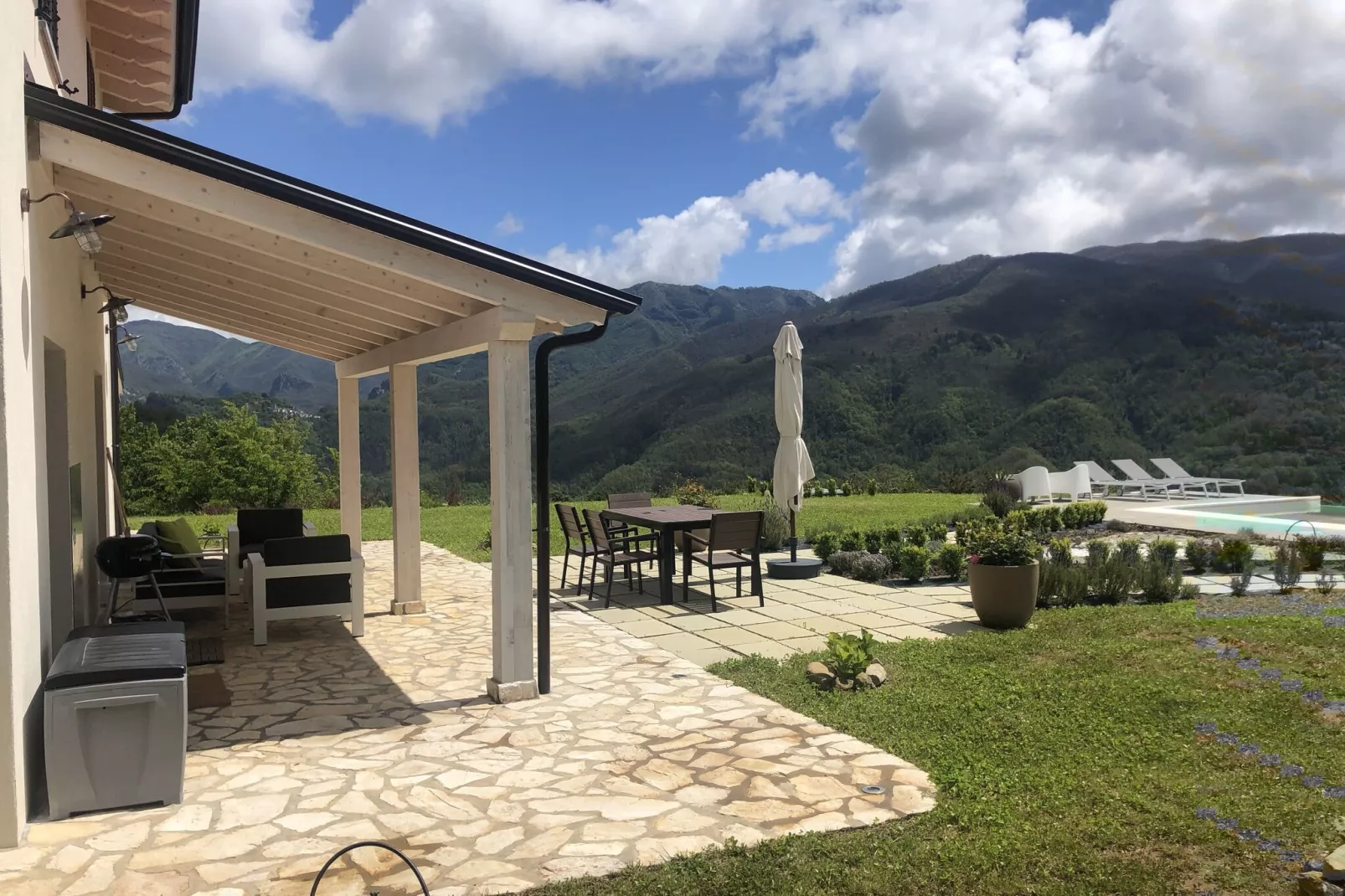 Vistaverde-Gardens summer