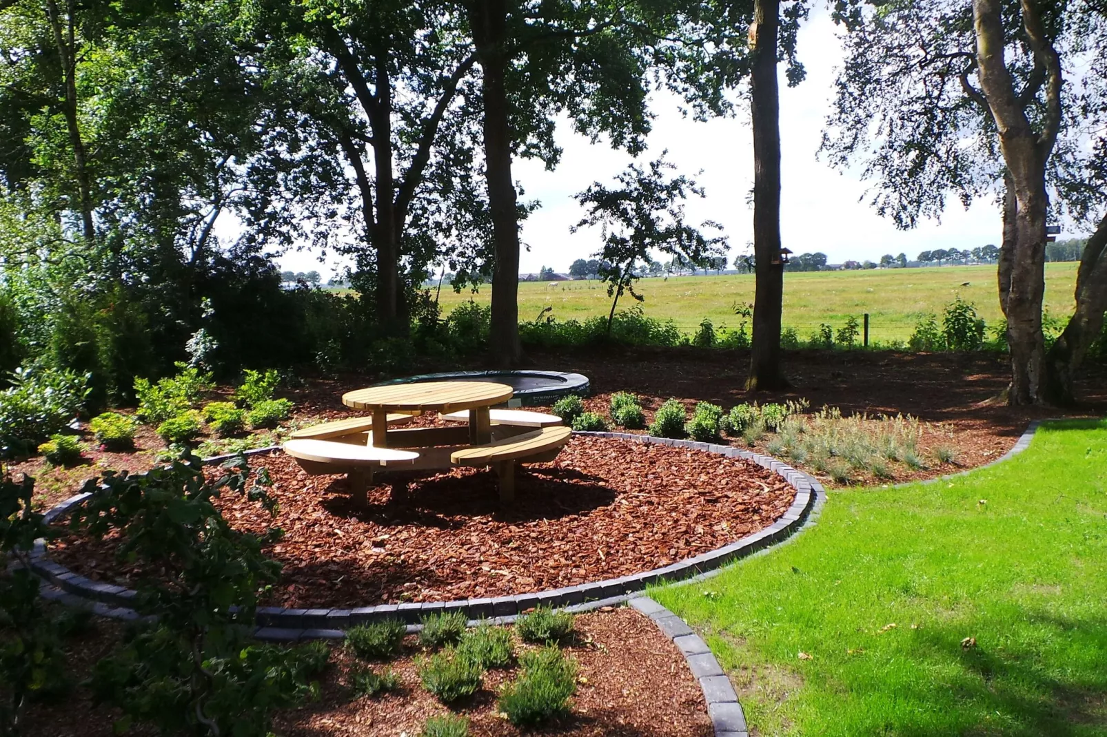 Buitenplaats Berg en Bos nummer 15-Gardens summer