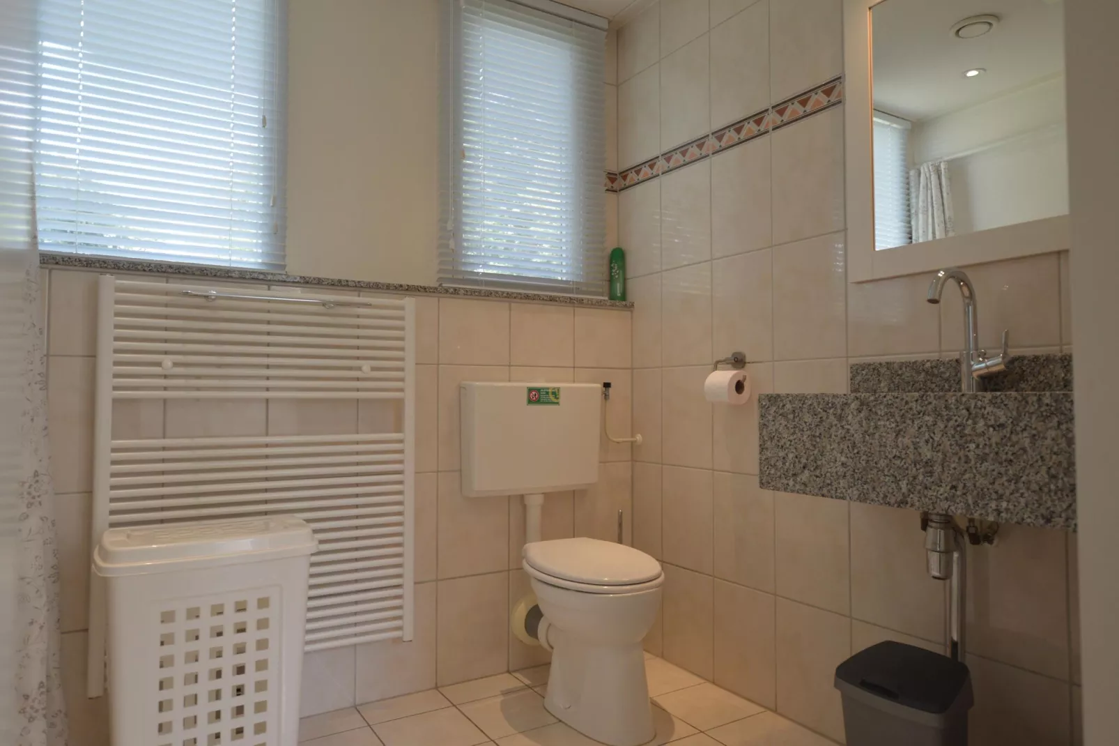 Buitenplaats Berg en Bos nummer 15-Bathroom