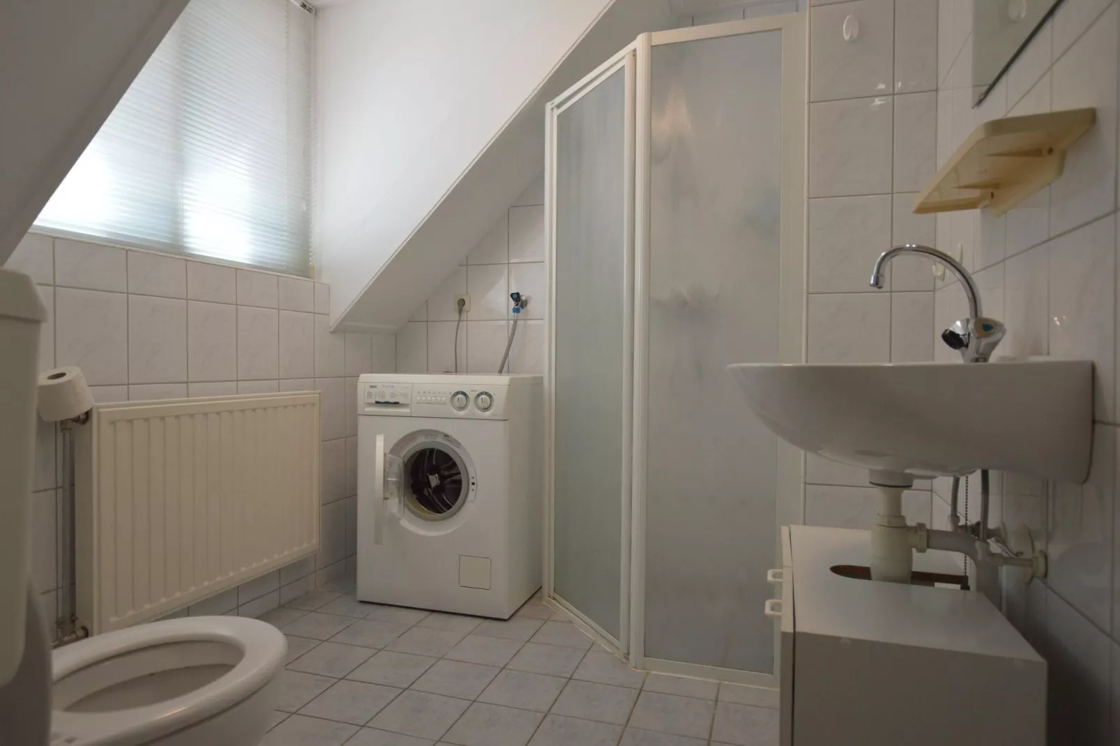 Buitenplaats Berg en Bos nummer 18-Bathroom