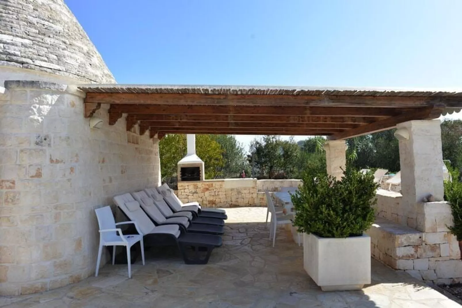 Holiday home Cisternino-Trullo Ulivo Antico-Terrasse