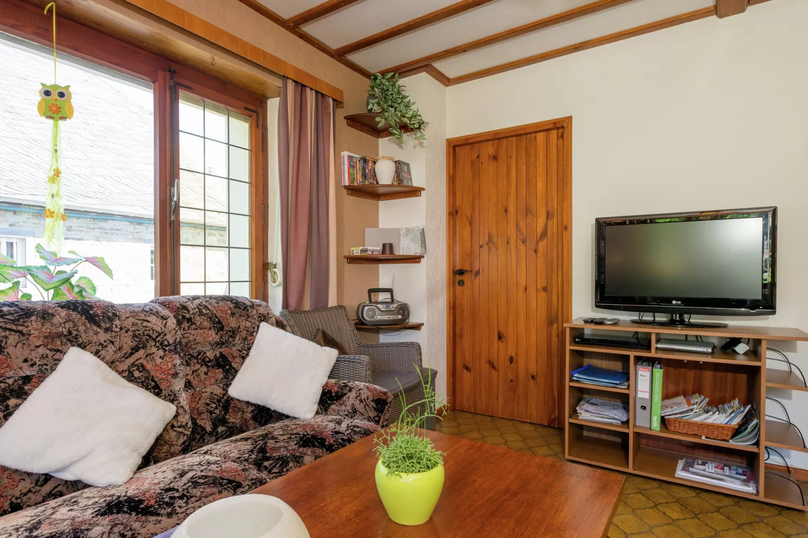 Am Brunnen-Living room