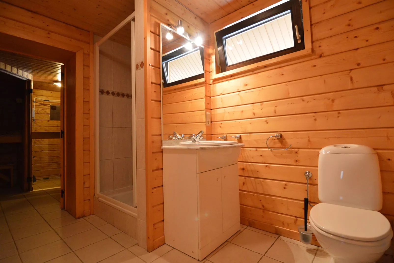 Névada pour huit-Bathroom