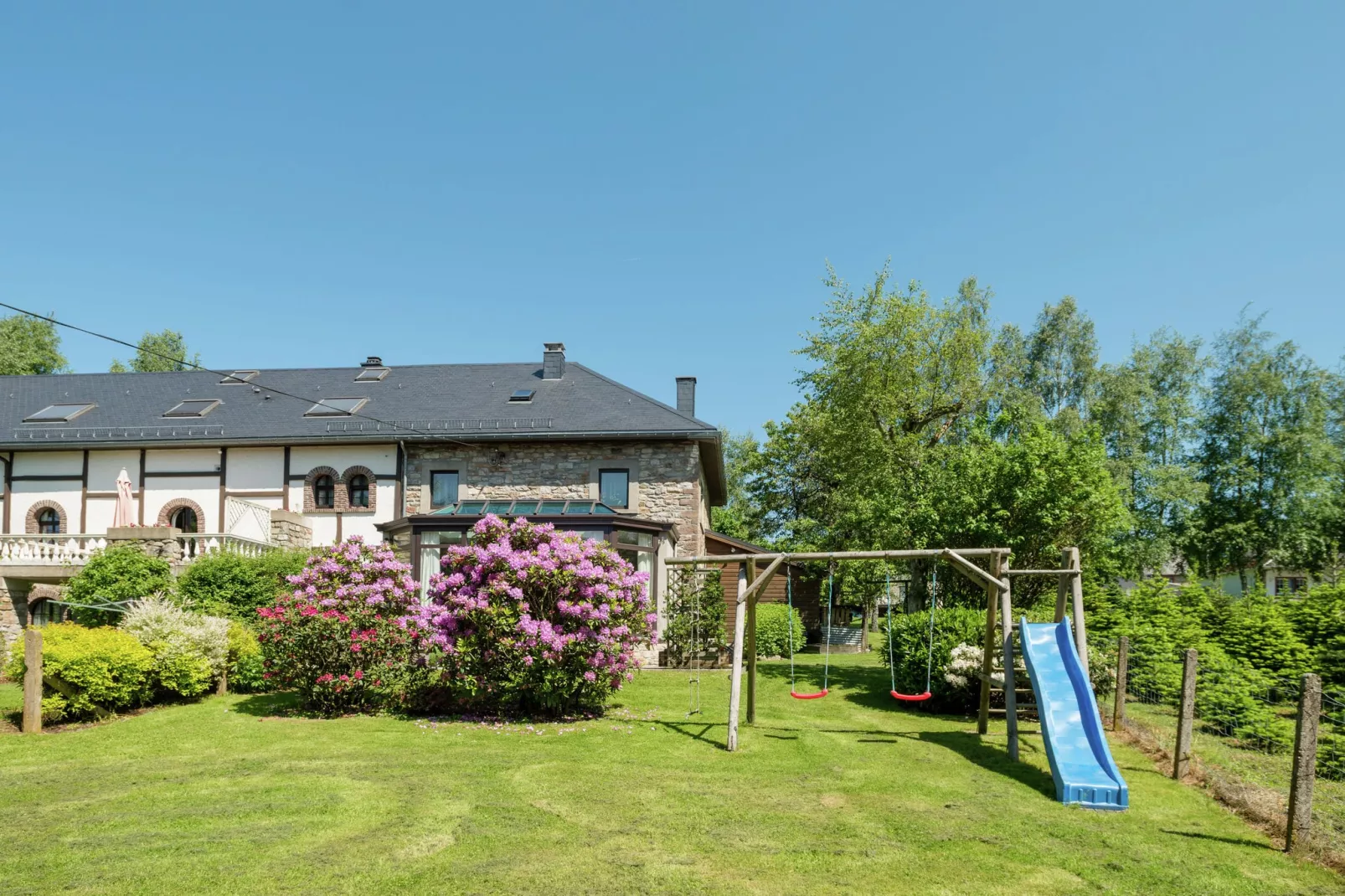 Les Mesanges-Exterior summer