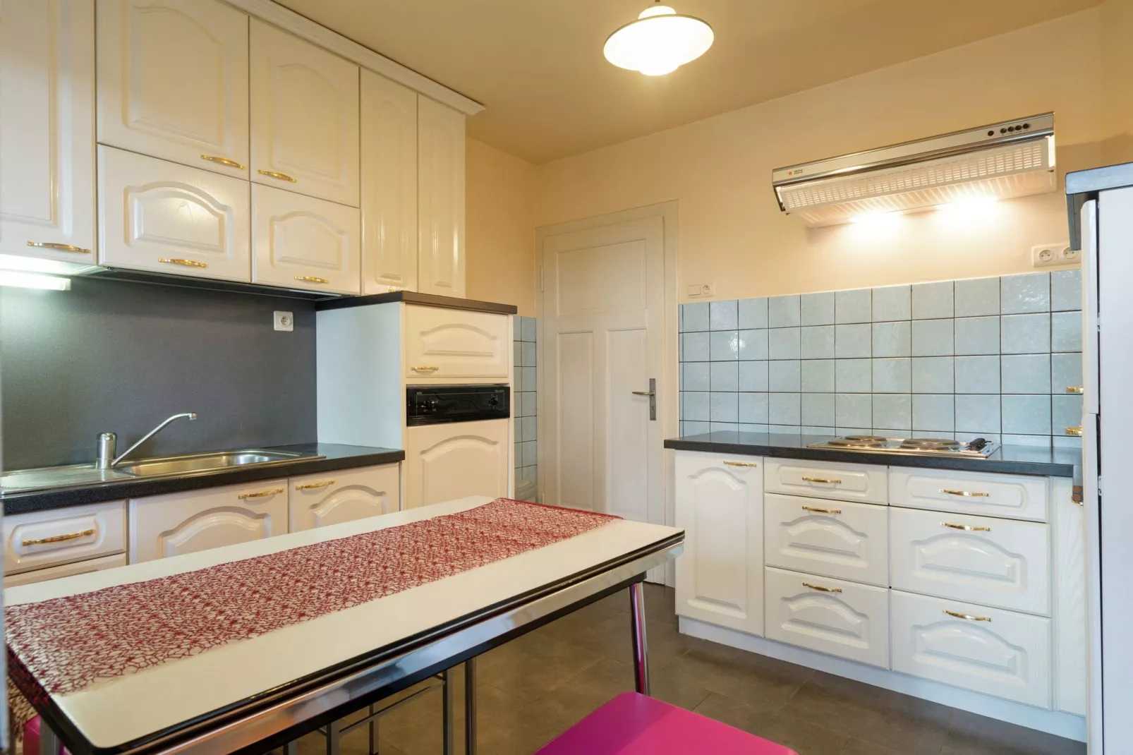 Les Mesanges-Kitchen