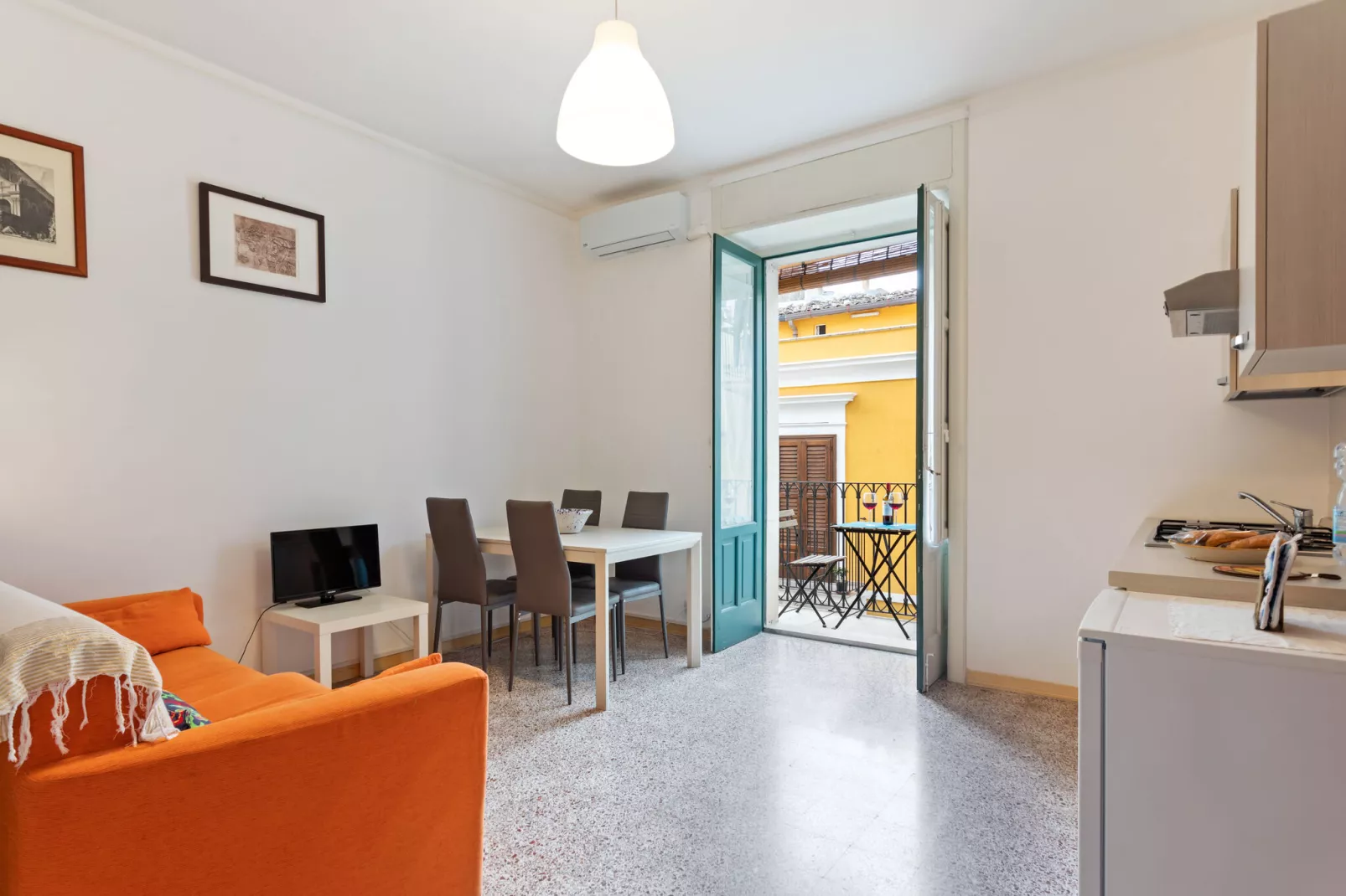 Appartamento in centro a Scicli con balcone-Dining room