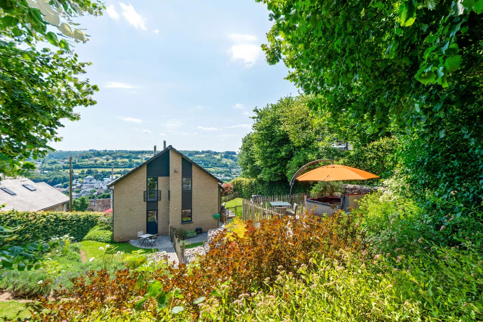 Le Rendez Vous-Gardens summer