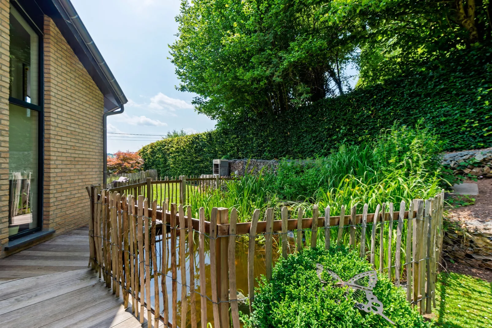 Le Rendez Vous-Gardens summer