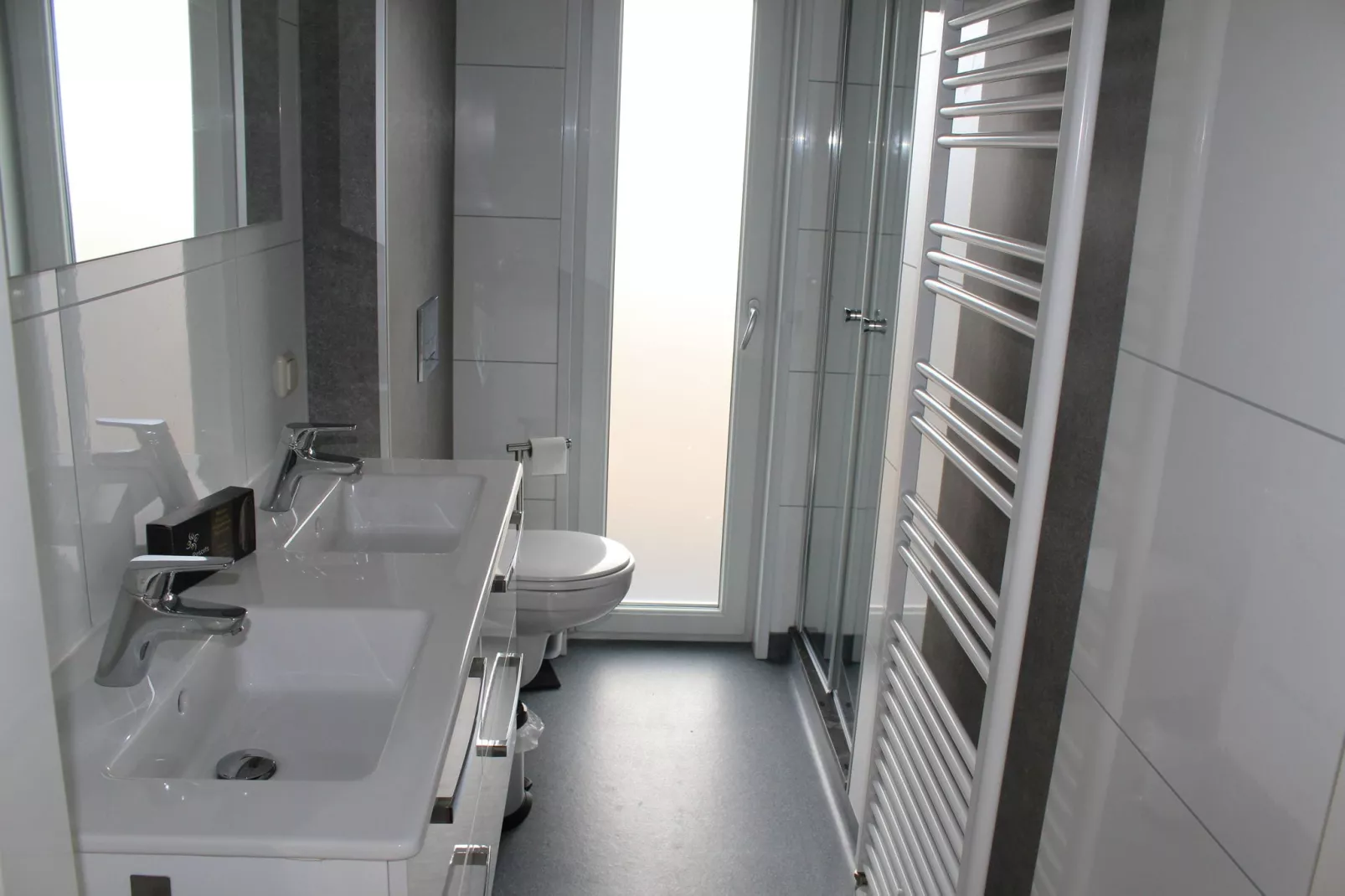 Resort Mooi Bemelen 9-Bathroom
