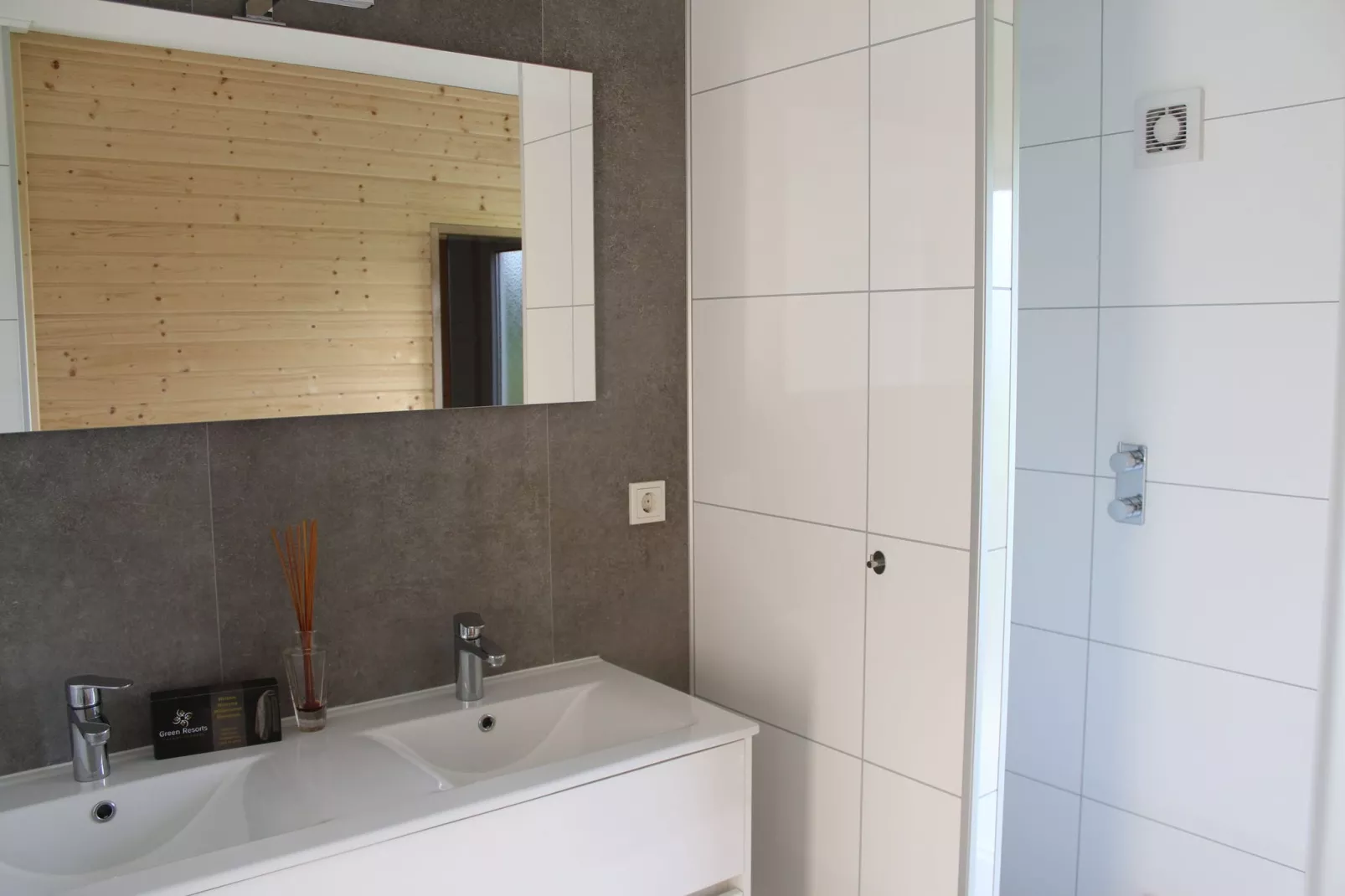 Resort Mooi Bemelen 10-Bathroom
