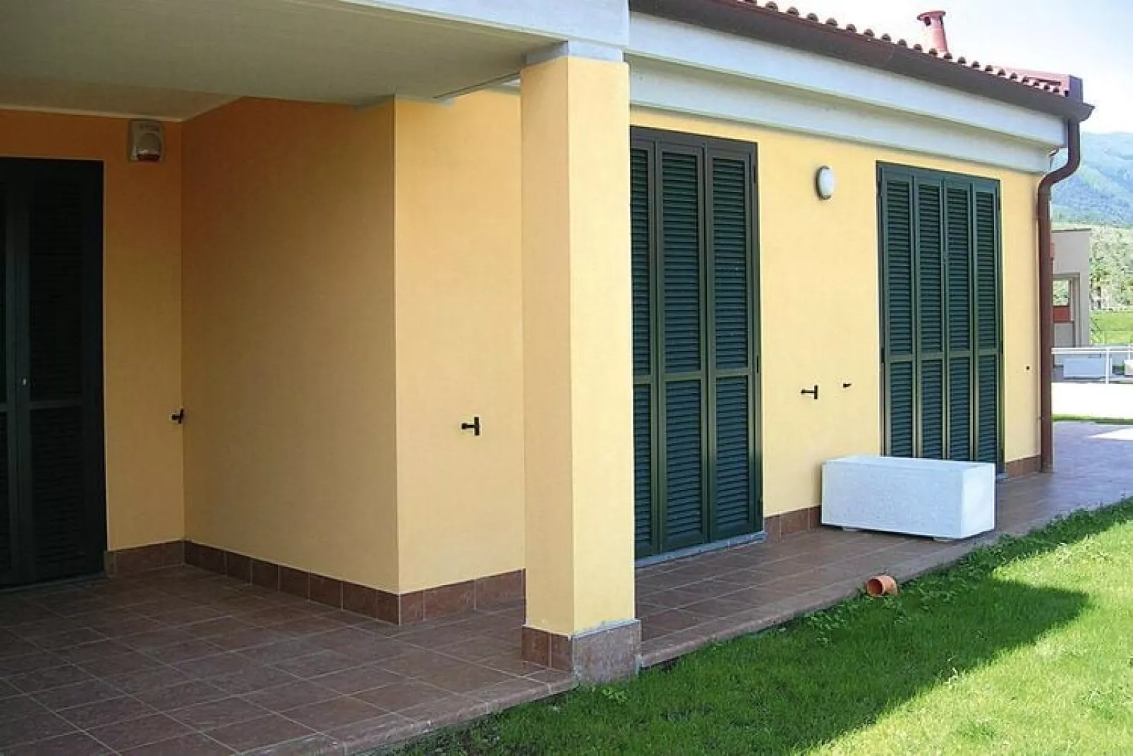 Residence Villa Beuca Cogoleto - B3 bei Belegung mit 1-3 Pers-Außenbereich Sommer