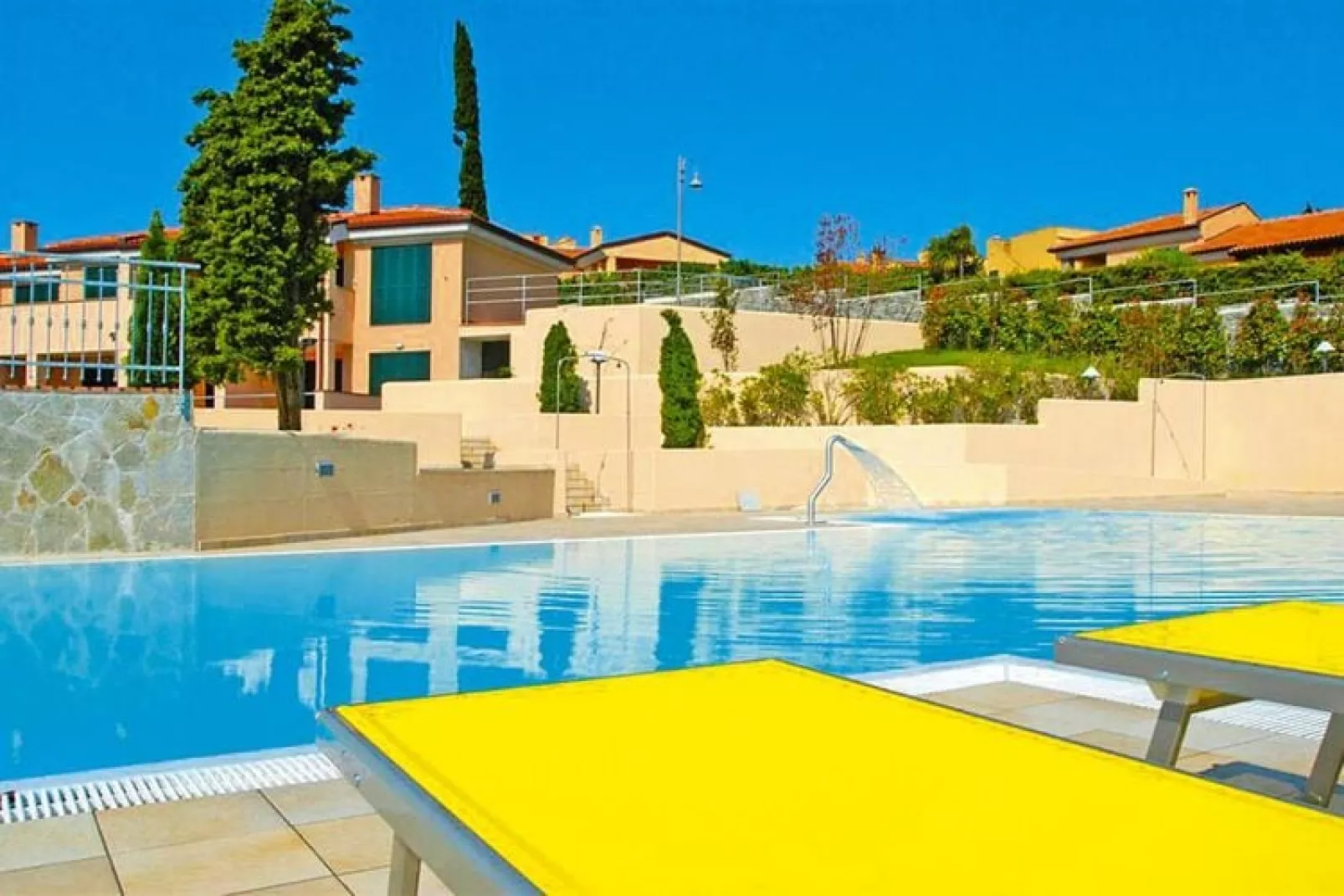 Residence Villa Beuca Cogoleto - B3 bei Belegung mit 1-3 Pers-Schwimmbad