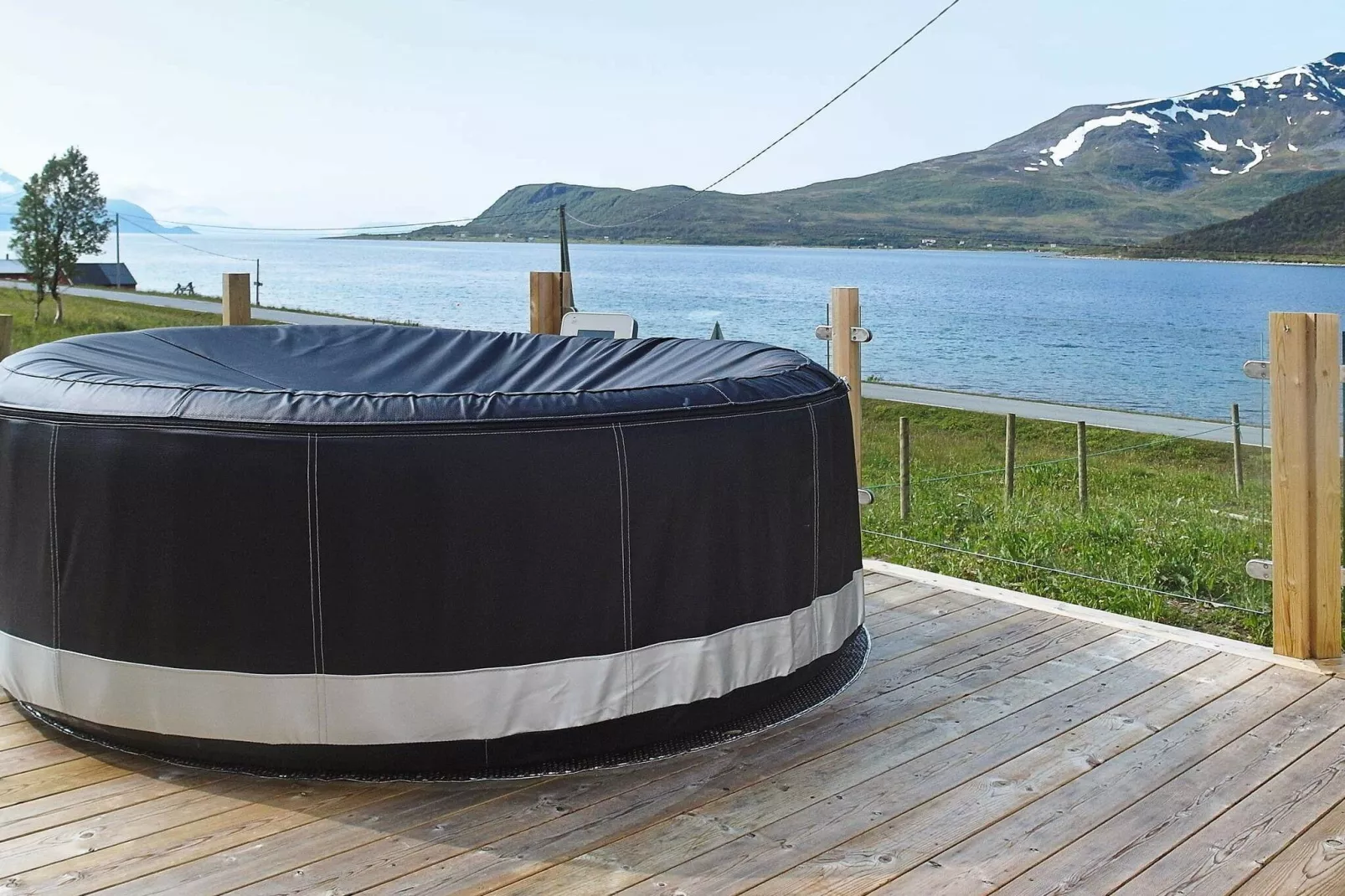 8 person holiday home in Arnøyhamn-Spa