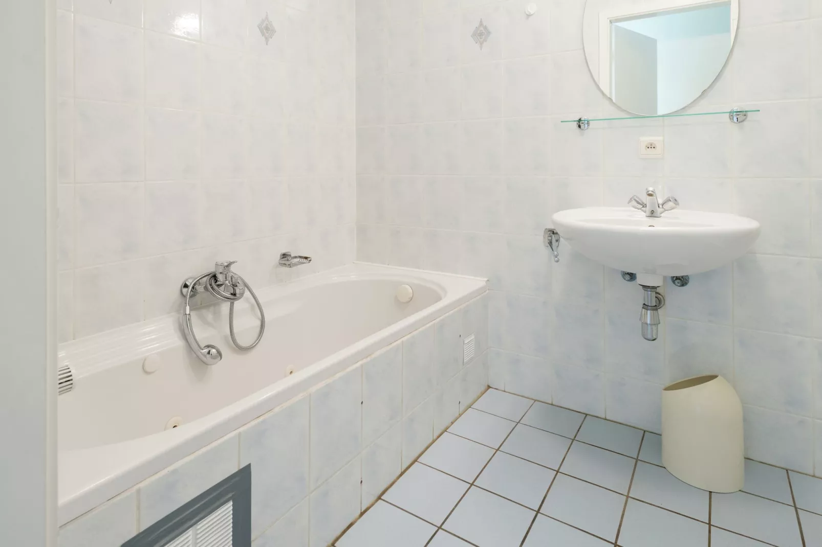 Evasion-Bathroom