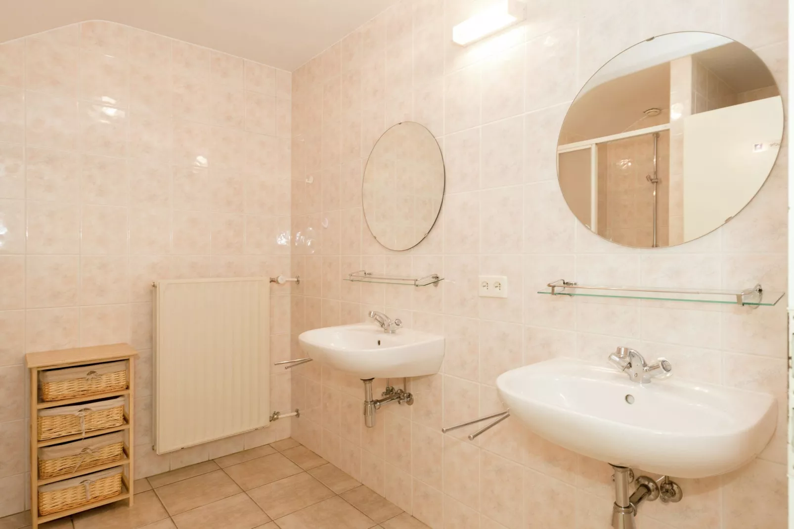 Evasion-Bathroom