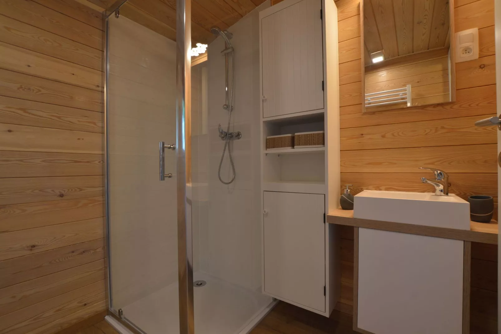 Manureva-Bathroom