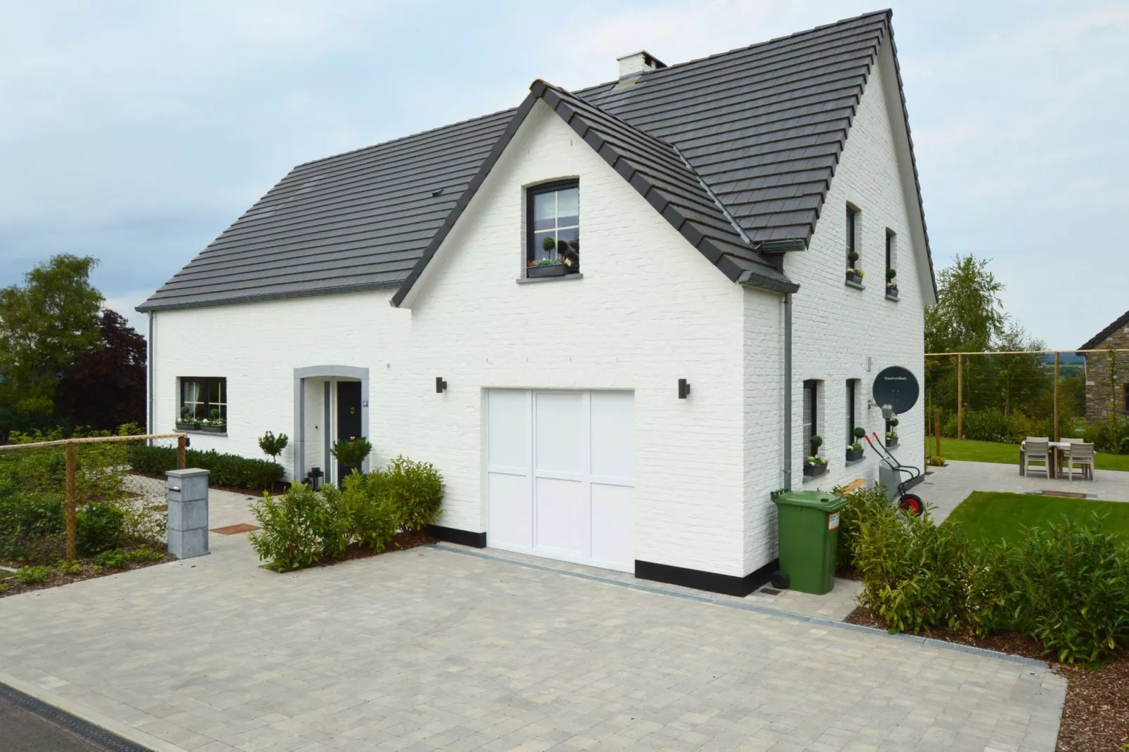Les Hauts d Arimont-Exterior summer