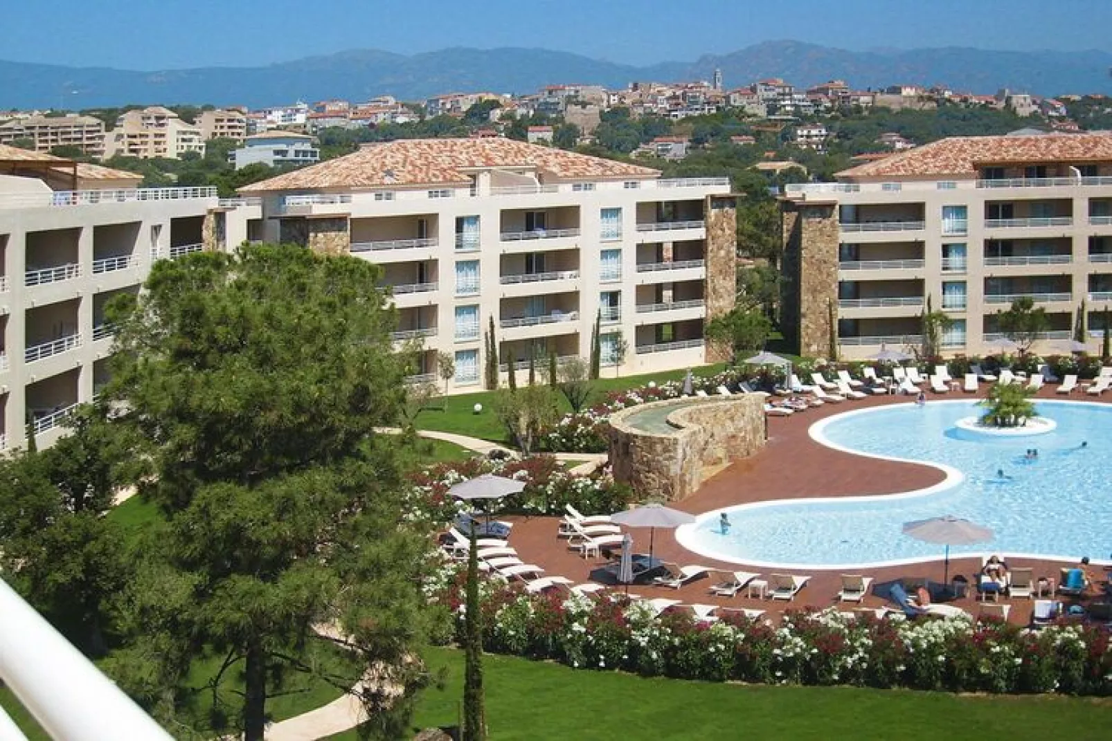 Residence Salina Bay Porto-Vecchio // F2 - 2-4 pers côté piscine-Außenbereich Sommer
