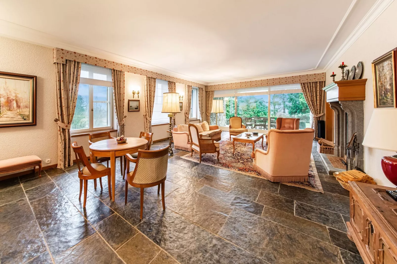 Le Gîte du Domaine - Magnifique maison de vacances-Dining room