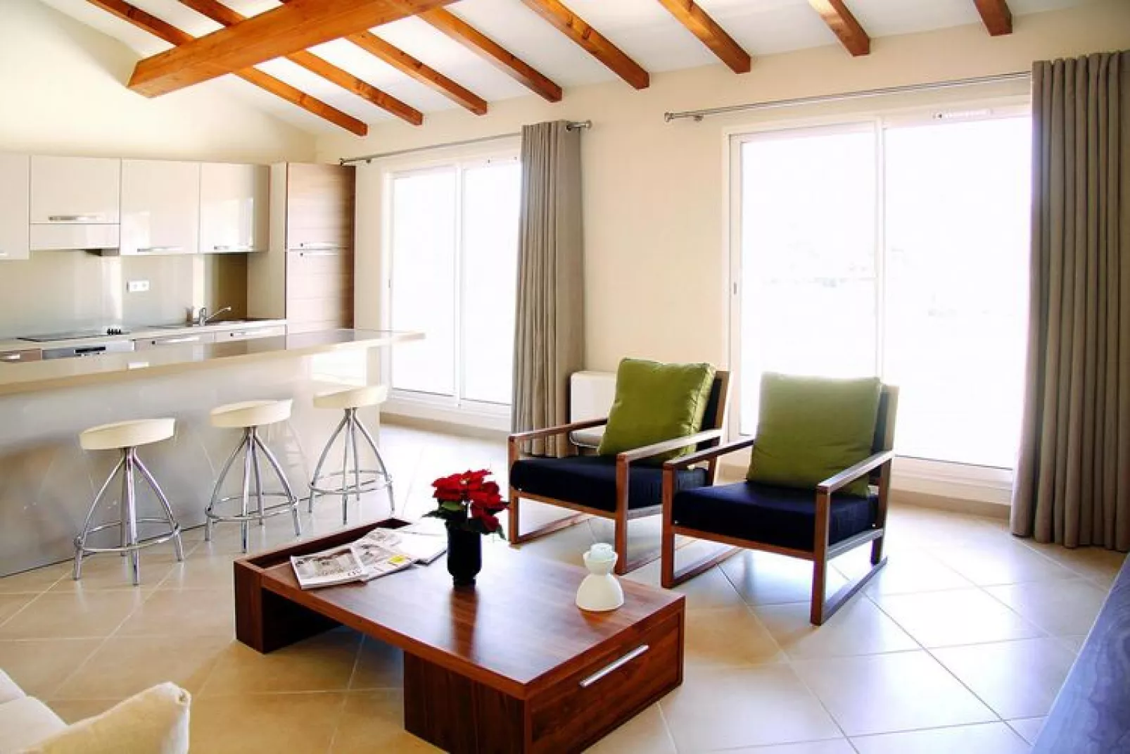 Residence Salina Bay Porto-Vecchio // F3  - 6 pers- côté piscine-Living room
