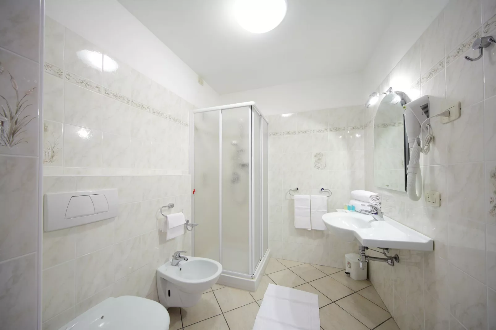 Residence Zust, Verbania Intra-Trilo-Bathroom