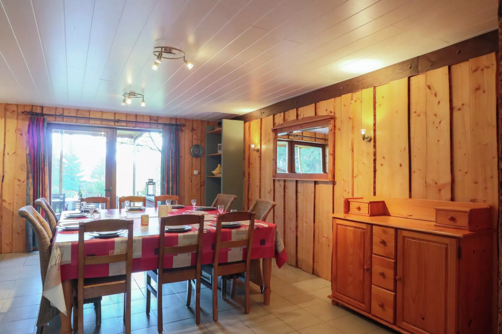 La Canadienne-Dining room
