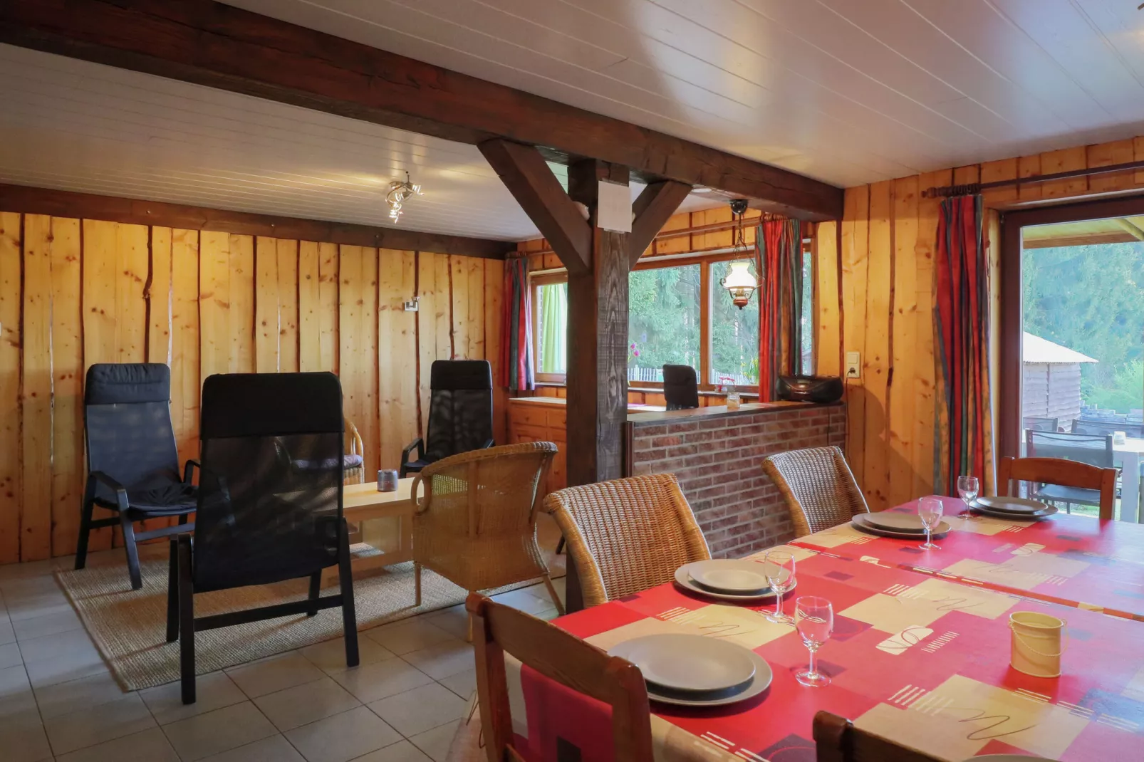 La Canadienne-Dining room