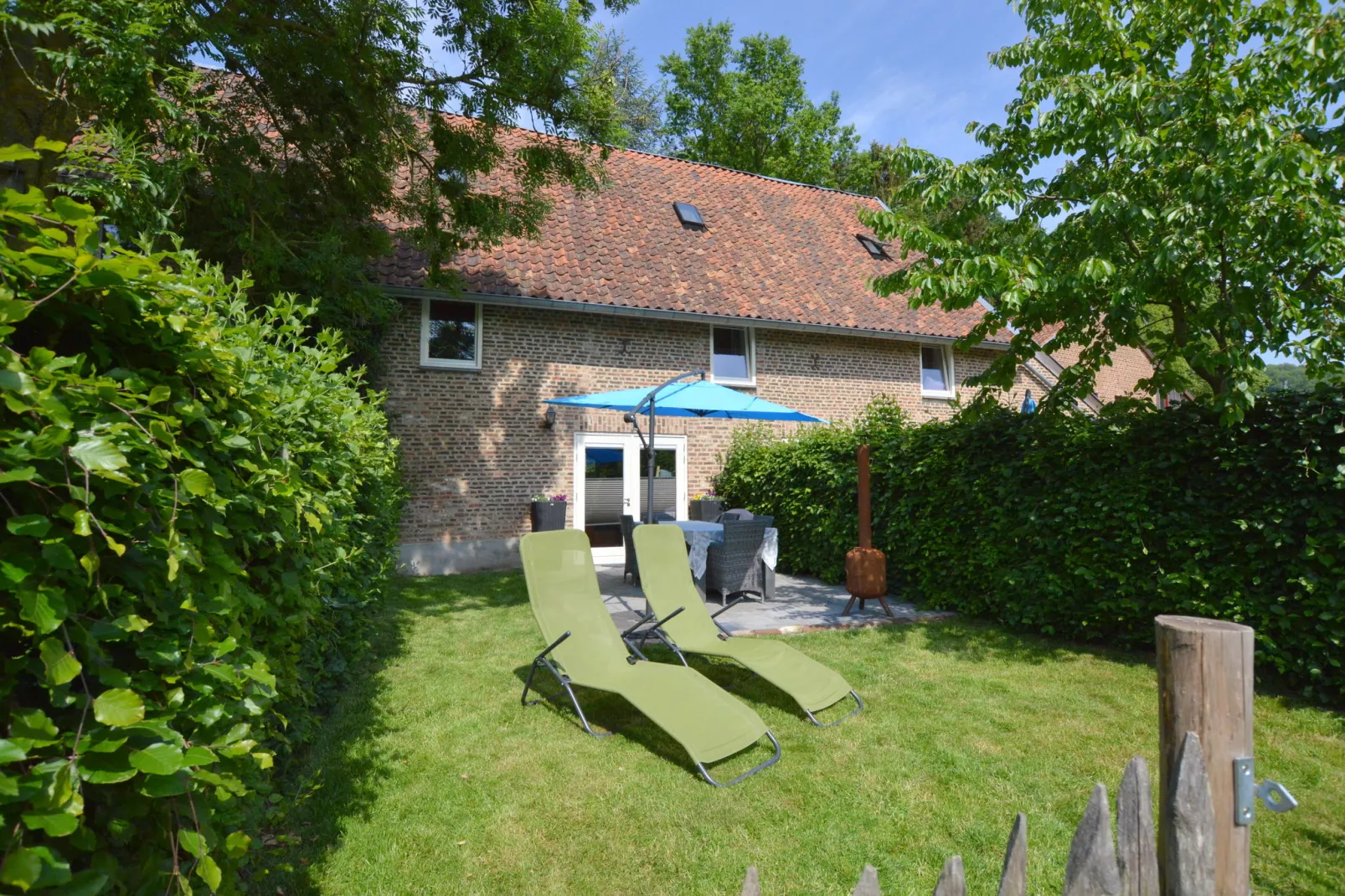 Hoeve A Gen Water- Donderblumke-Gardens summer