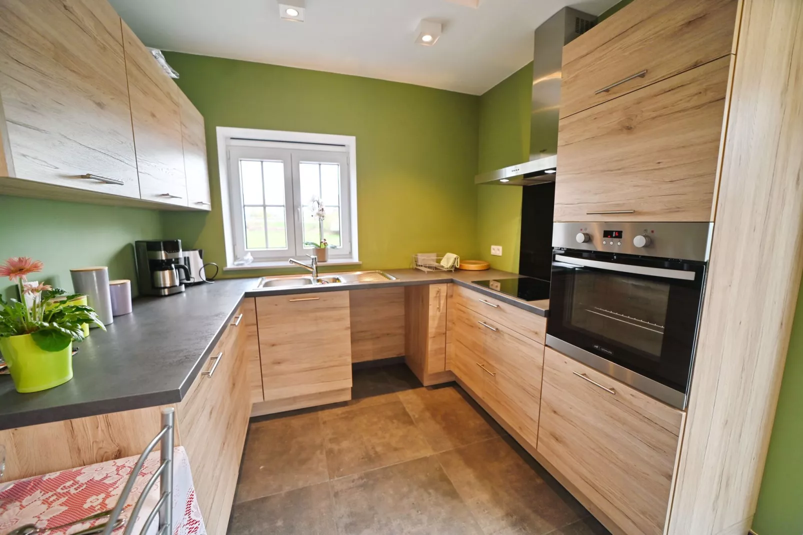 PETITE MAISON DANS LA PRAIRIE-Kitchen