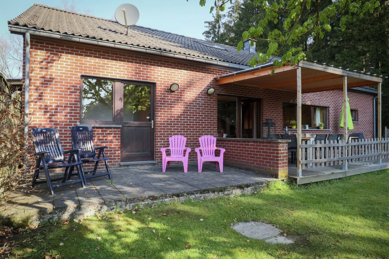 La Canadienne-Terrace balcony
