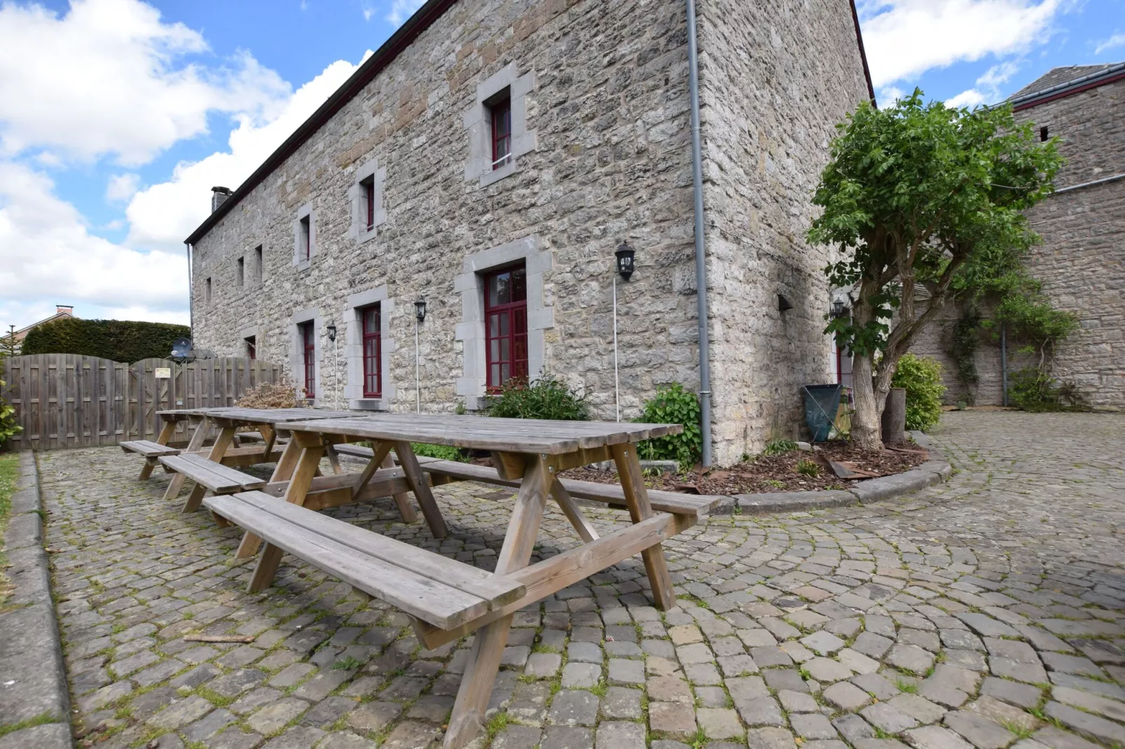 La petite ferme du noyer-Terrassenbalkon