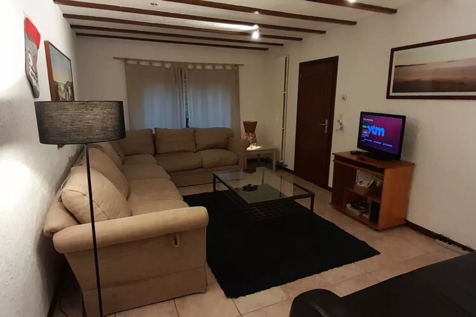 La Canadienne-Living room
