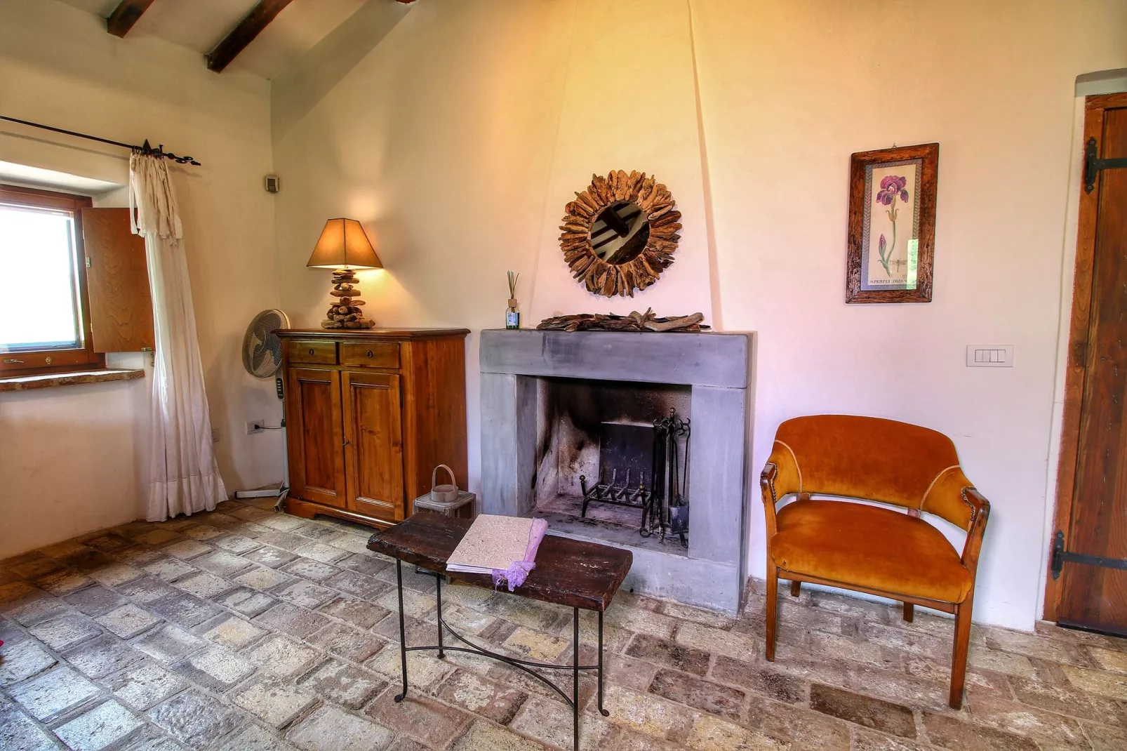 Regina-Living room