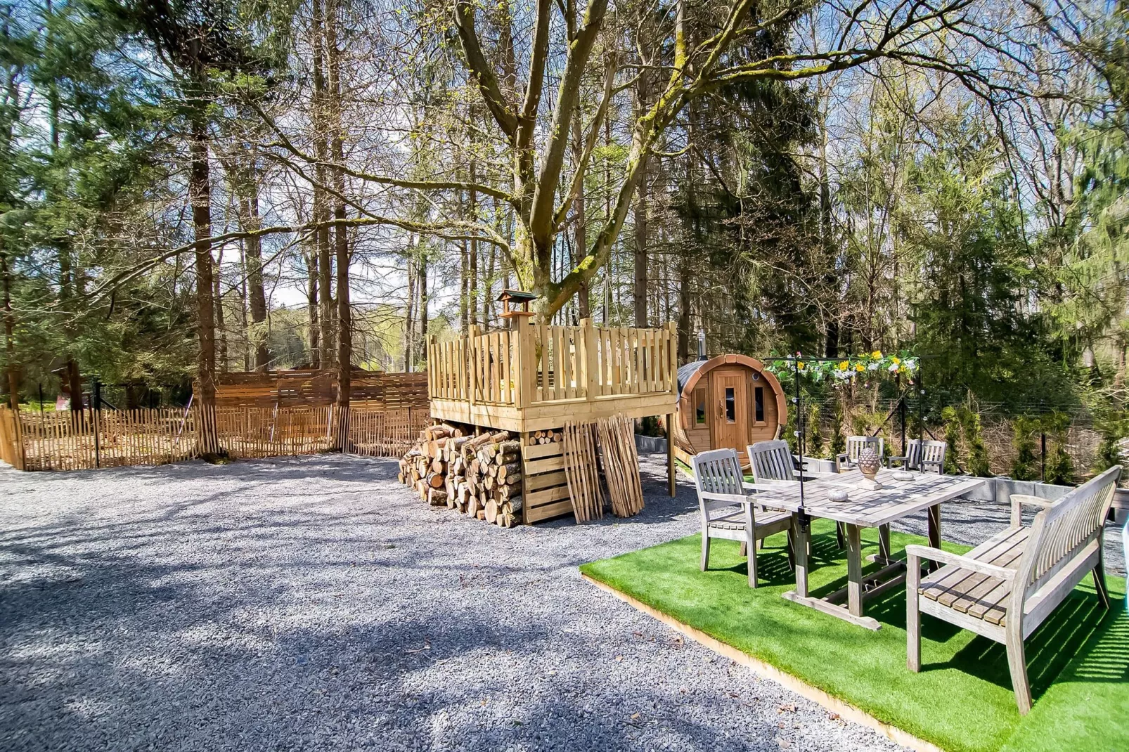 Chalet des Sapins-Gärten Sommer