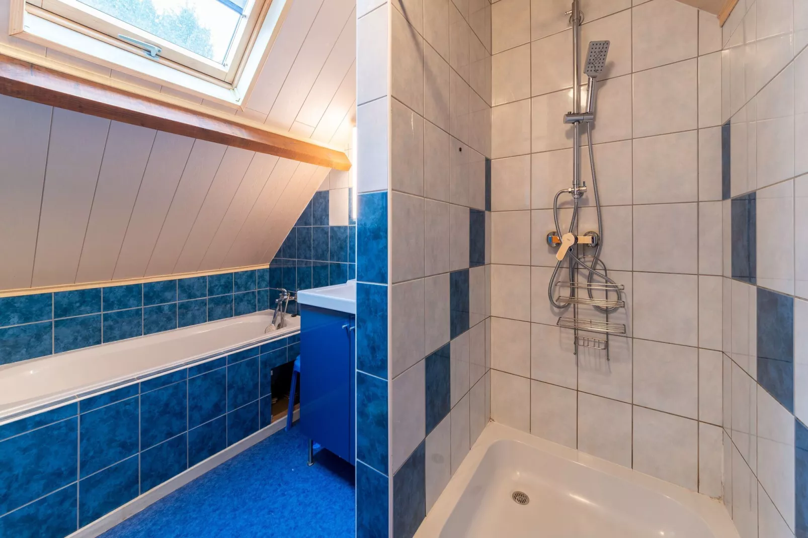 Estinette-Bathroom
