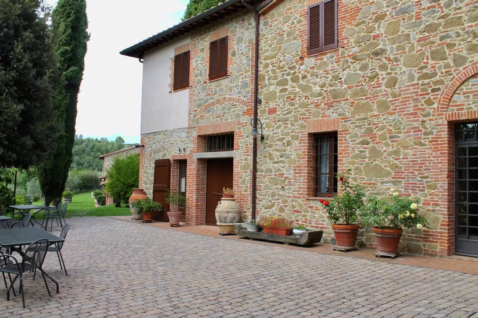 Paladue-Exterior summer