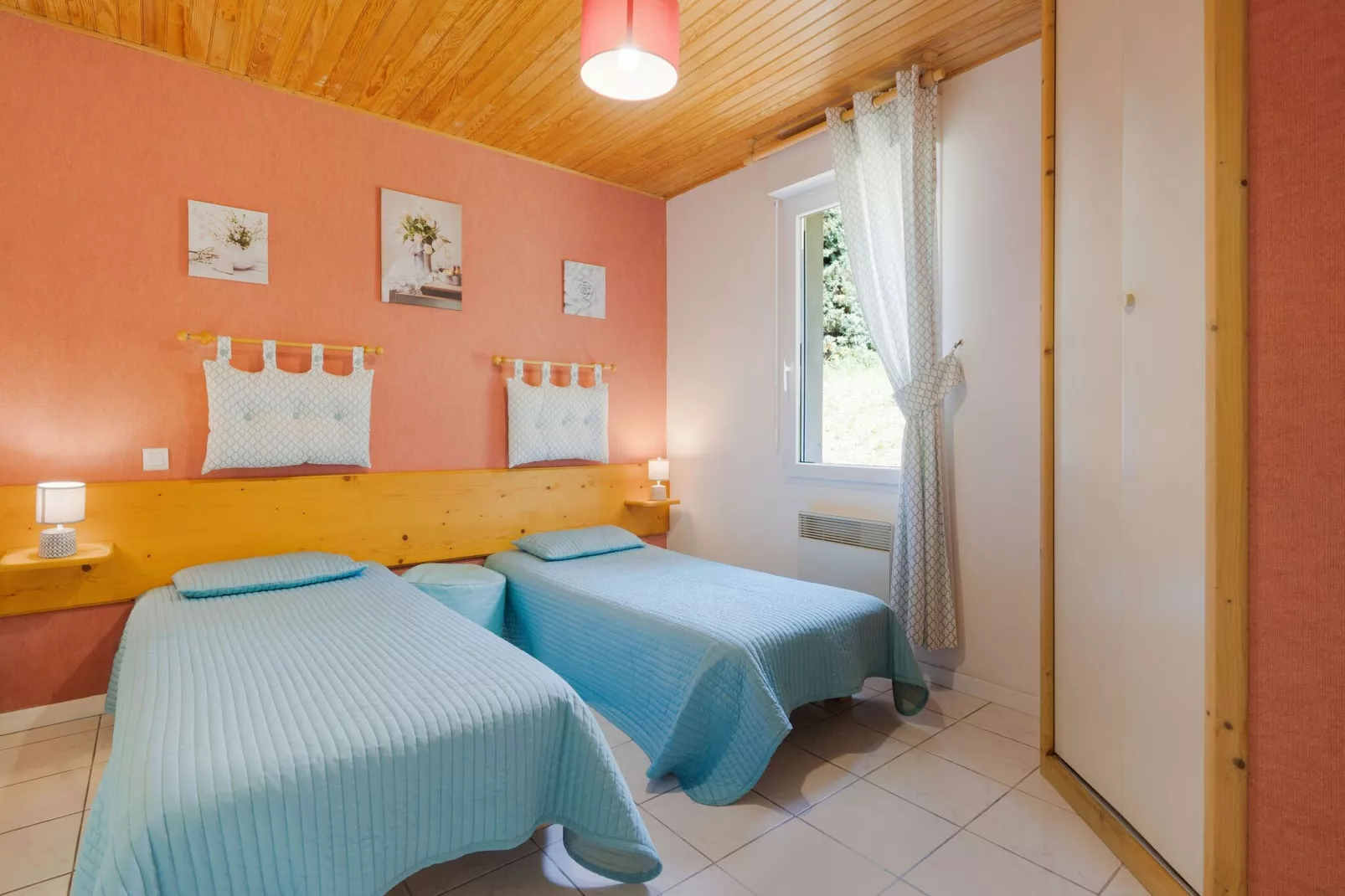 Les Hortensias-Bedroom