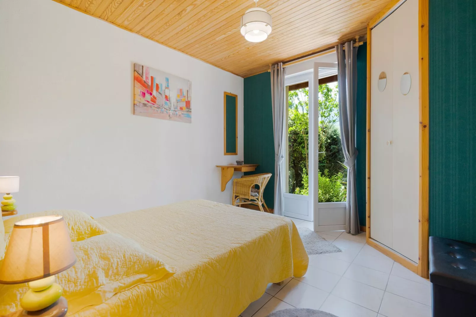 Les Hortensias-Bedroom