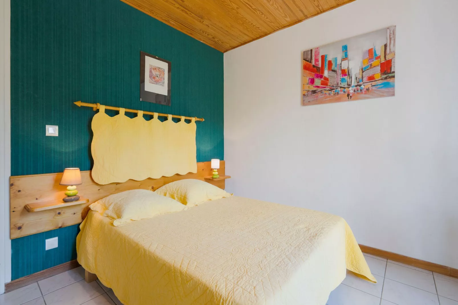 Les Hortensias-Bedroom