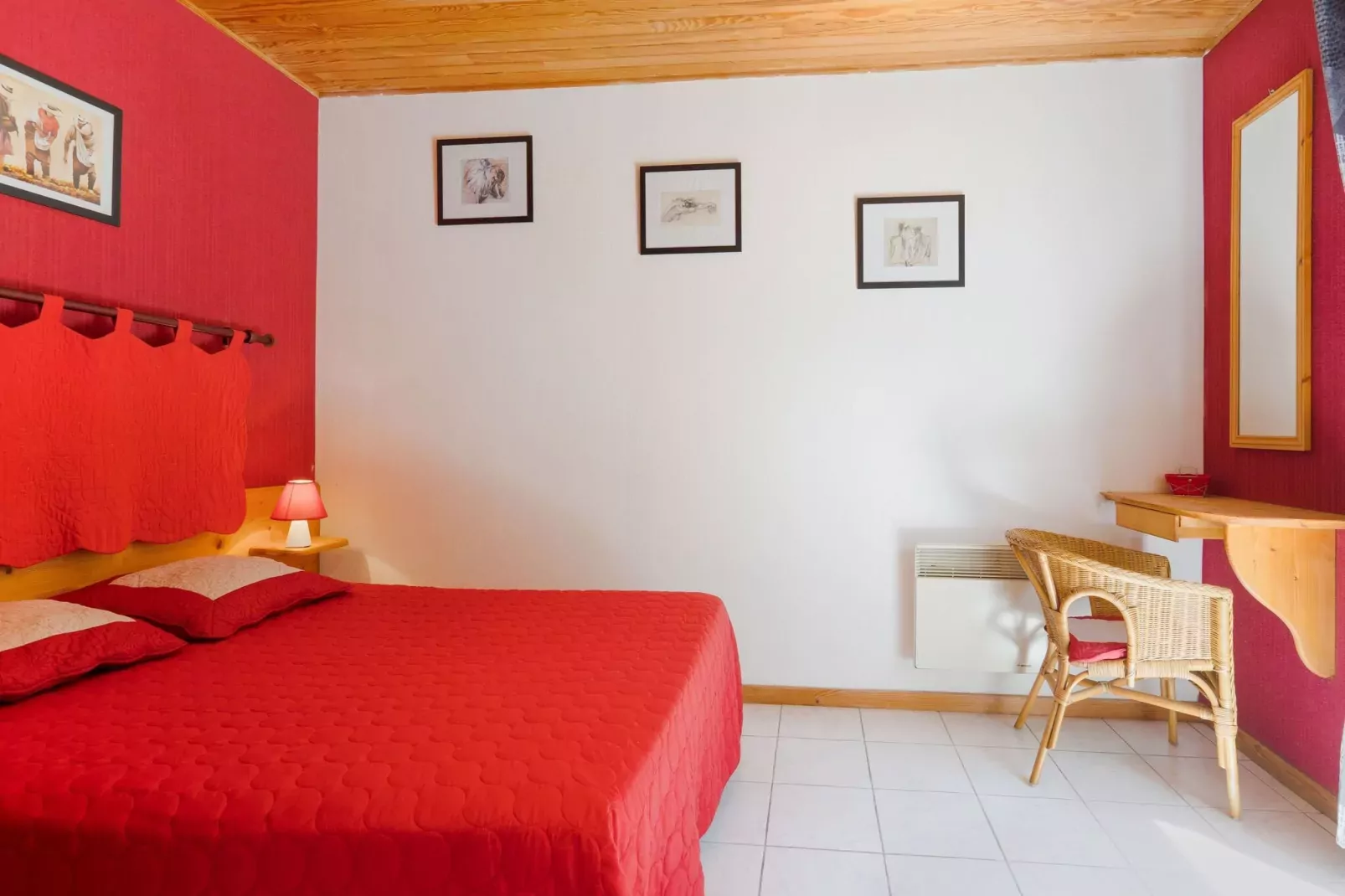 Les Hortensias-Bedroom