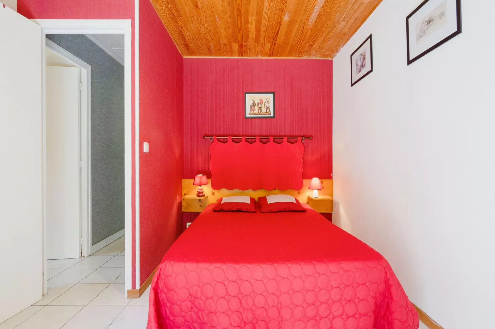 Les Hortensias-Bedroom