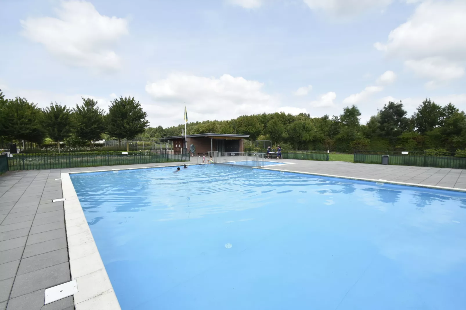 Buitenplaats Enjoy-Schwimmbad