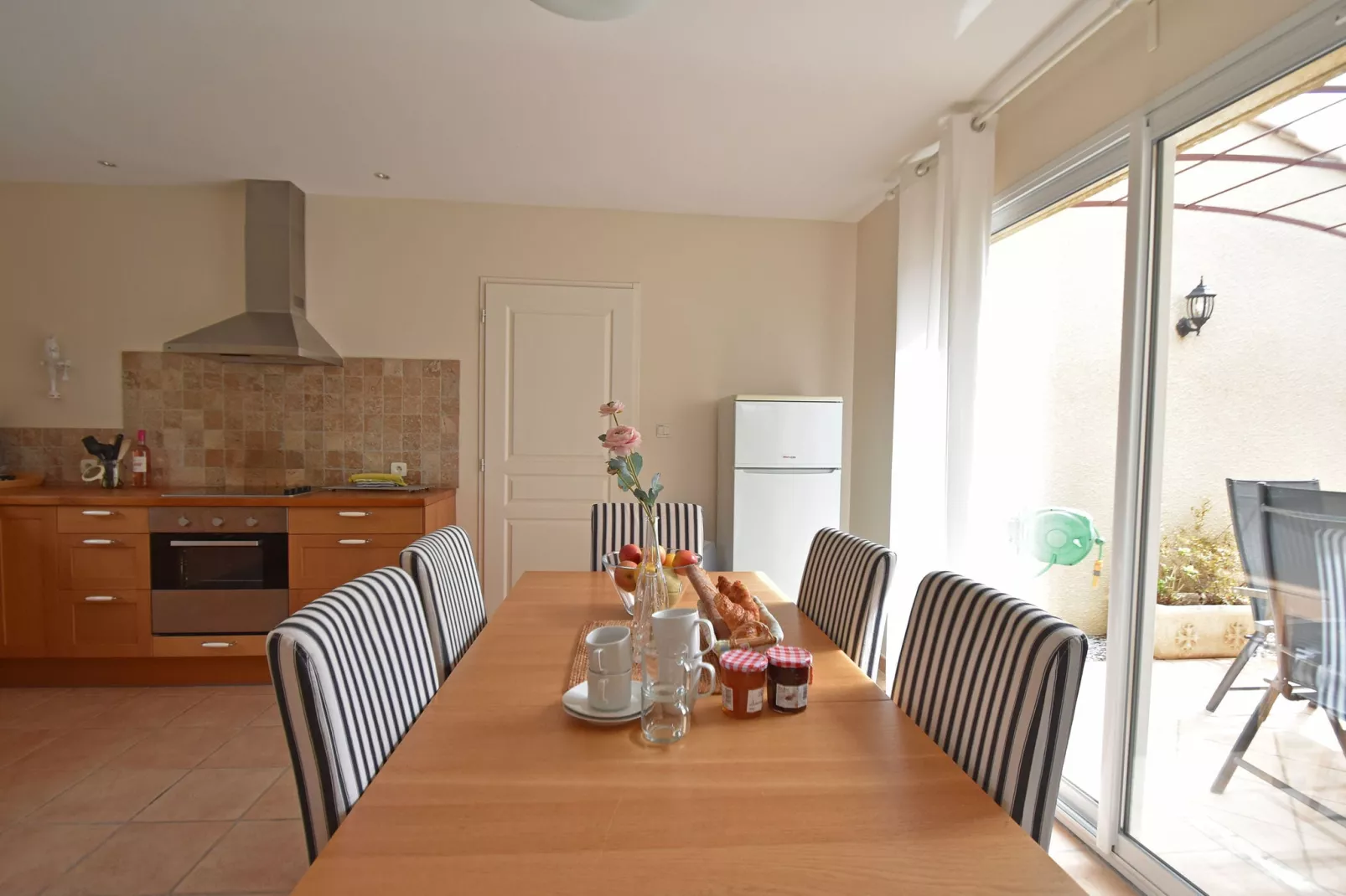 Villa Le Cabernet-Dining room