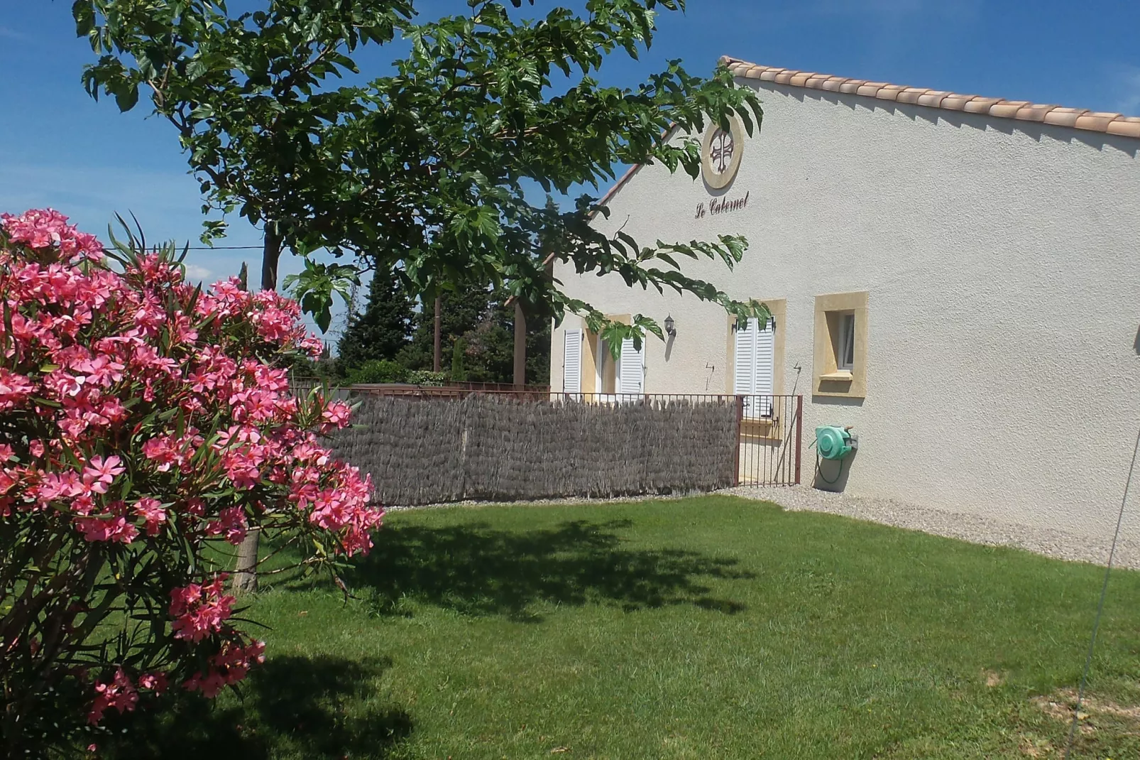 Villa Le Cabernet-Gardens summer