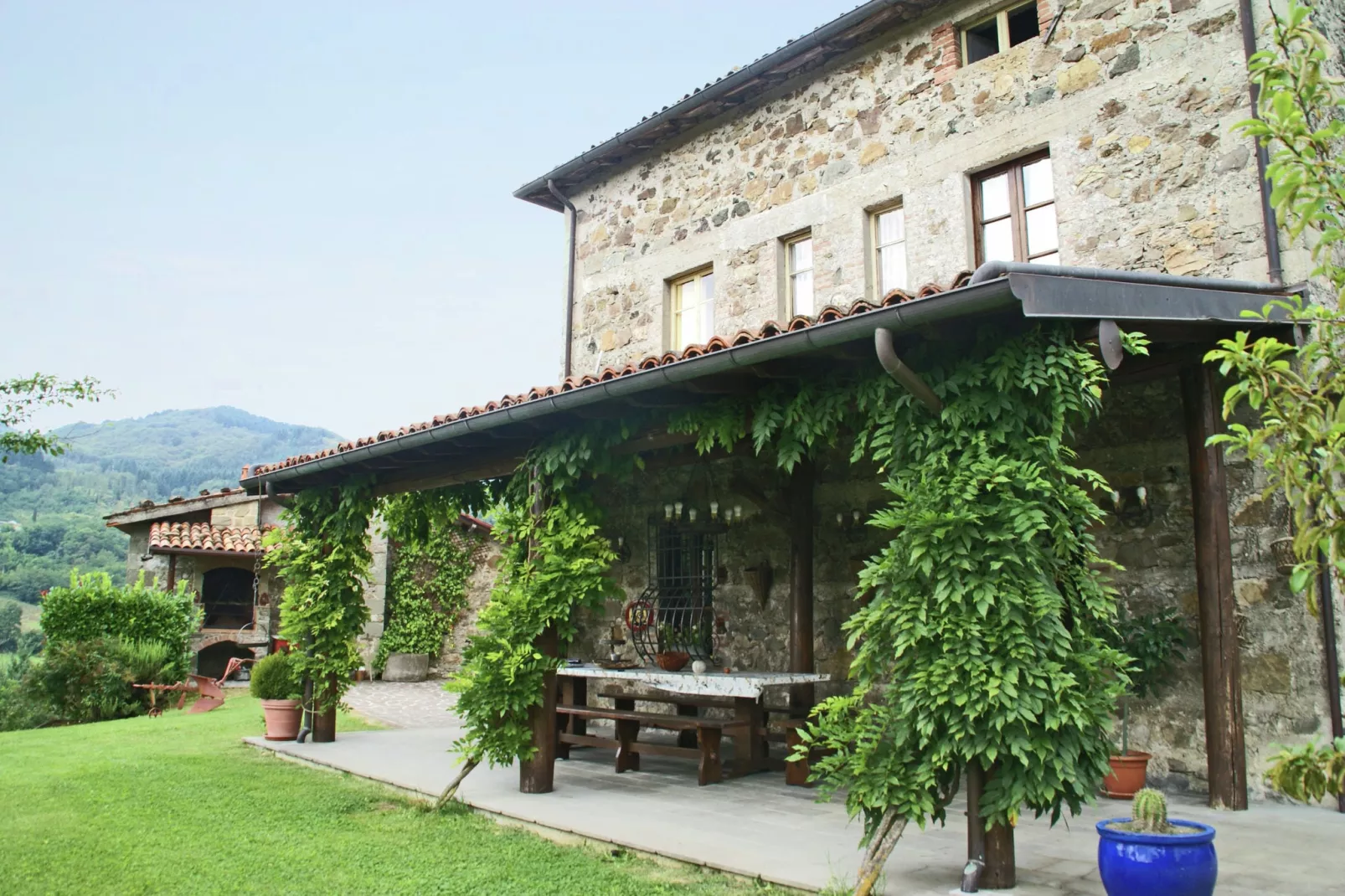Villa Tortelli-Exterior summer